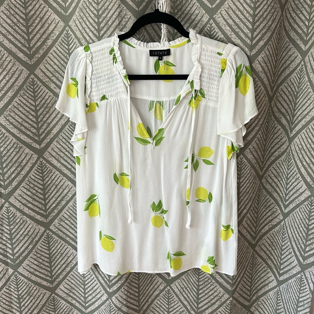 NWOT 1. State Lemon Print Flutter Sleeve Blouse Size Medium